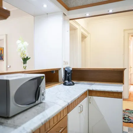 Royal Meeting Point Apartment Family & Group Friendly Up To 8 Sarajevo Exterior photo