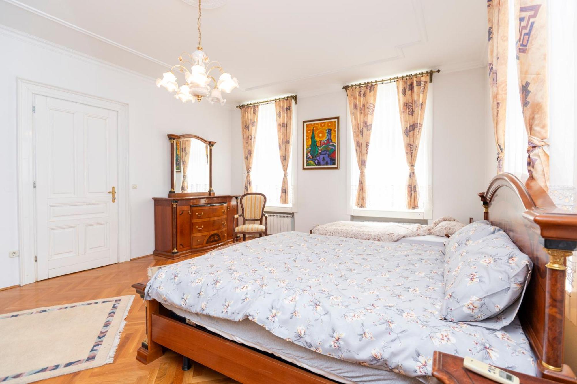 Royal Meeting Point Family & Group Friendly Up To 8 Appartement
