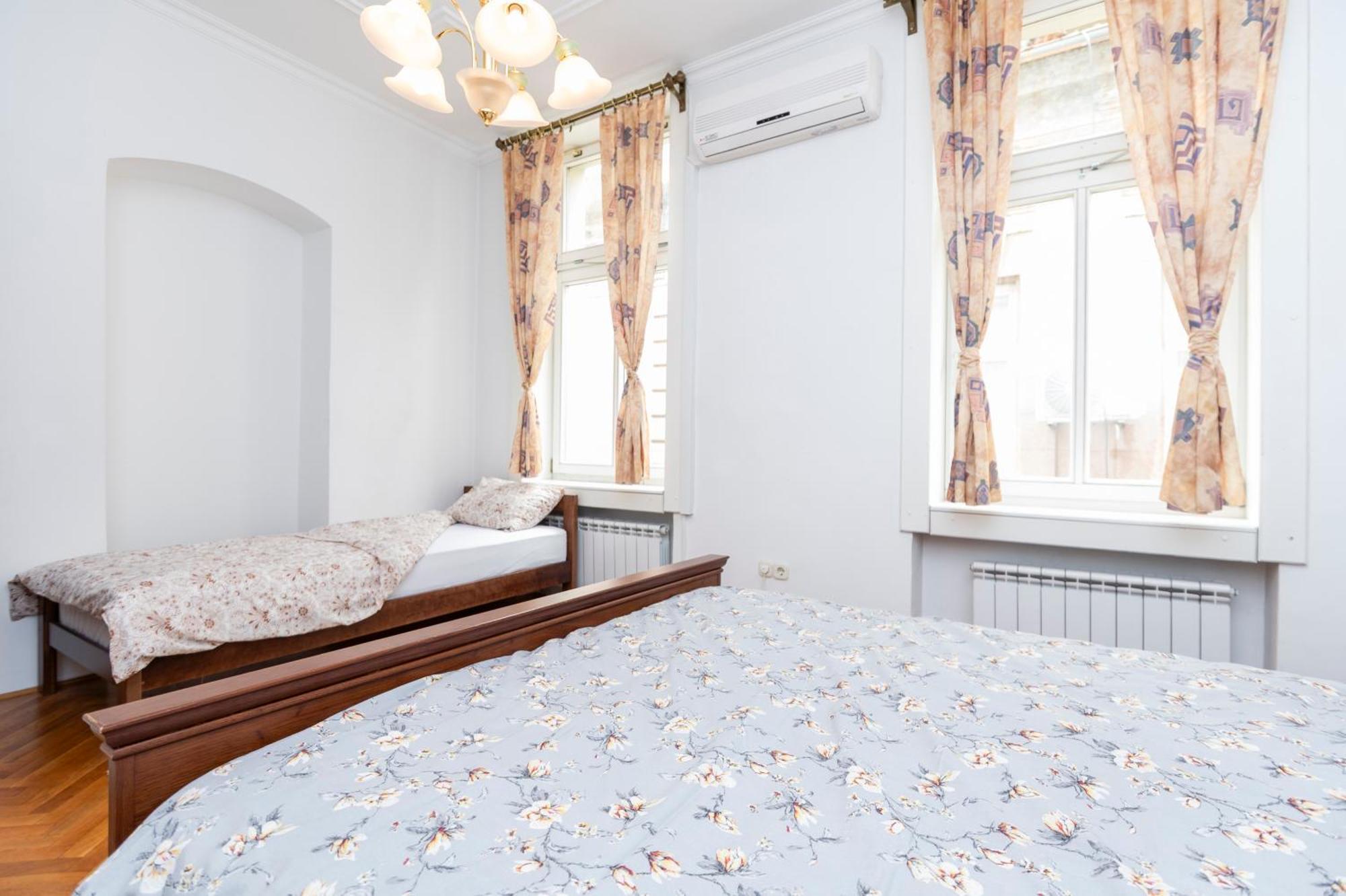 Daire Royal Meeting Point Family & Group Friendly Up To 8 Saraybosna