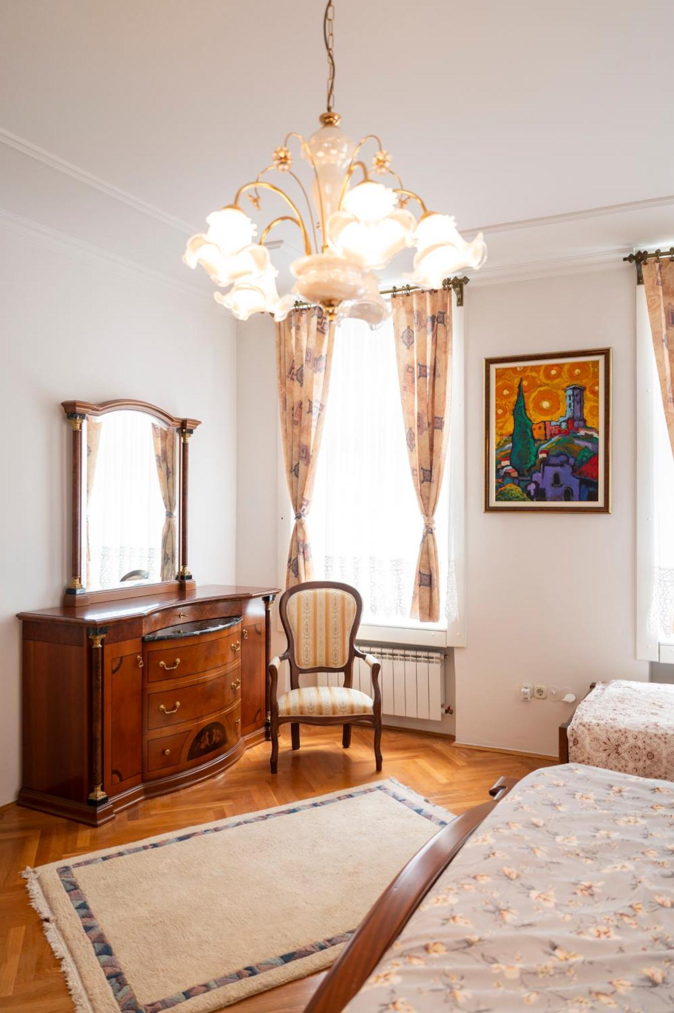 Royal Meeting Point Family & Group Friendly Up To 8 Daire Saraybosna