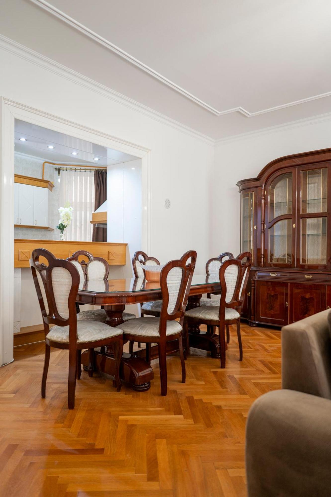 Royal Meeting Point Family & Group Friendly Up To 8 * Saraybosna