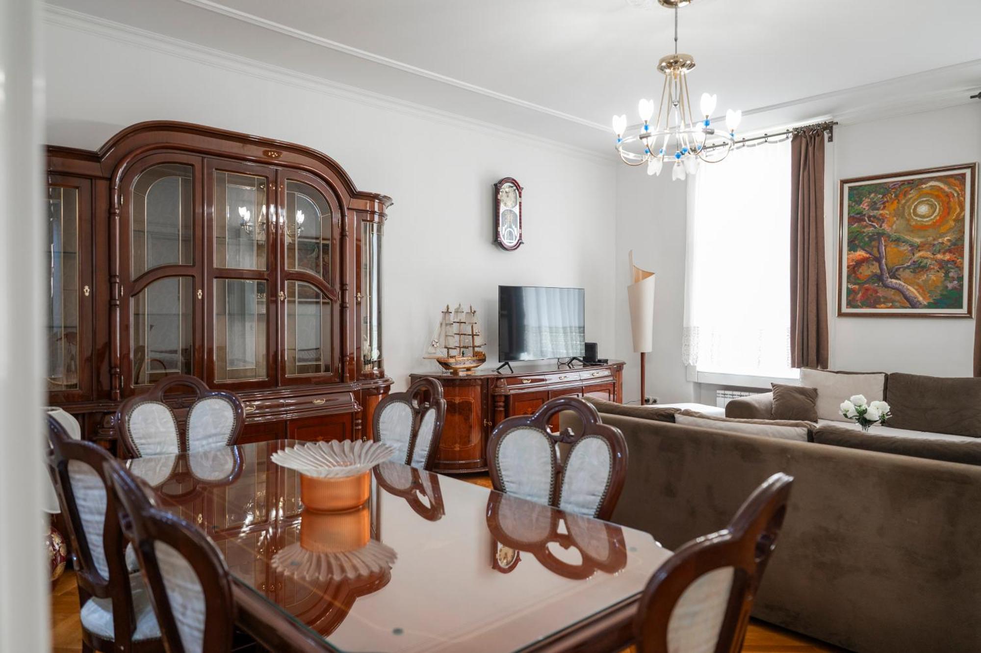 Royal Meeting Point Family & Group Friendly Up To 8 Sarajevo